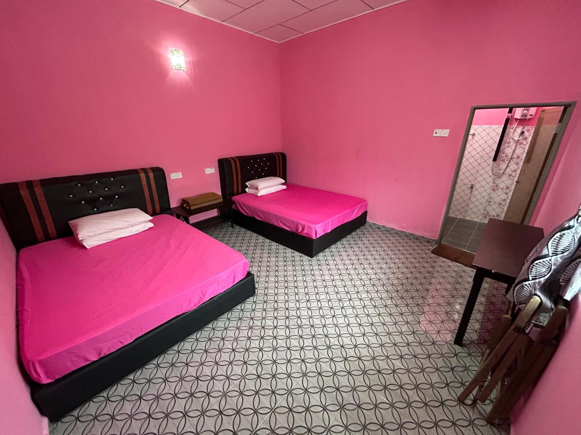 OYO 90618 D'tahan Motel Taman Negara Kuala Tahan Bagian luar foto