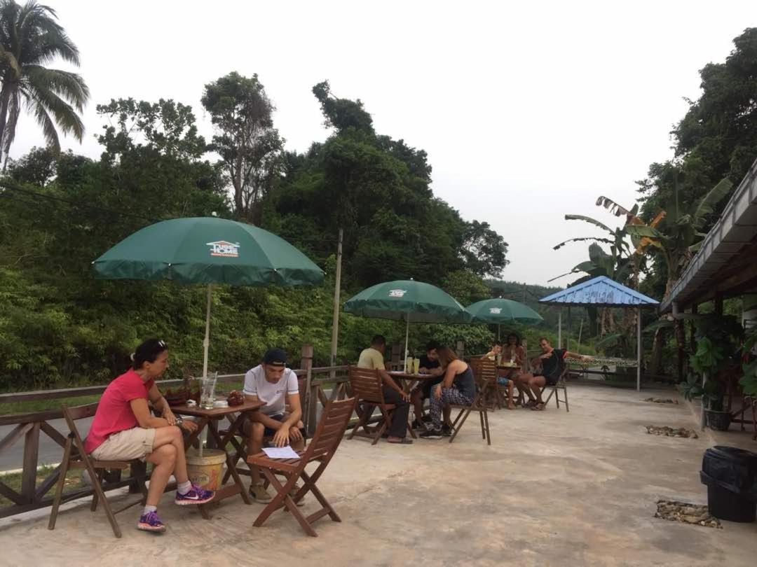 OYO 90618 D'tahan Motel Taman Negara Kuala Tahan Bagian luar foto