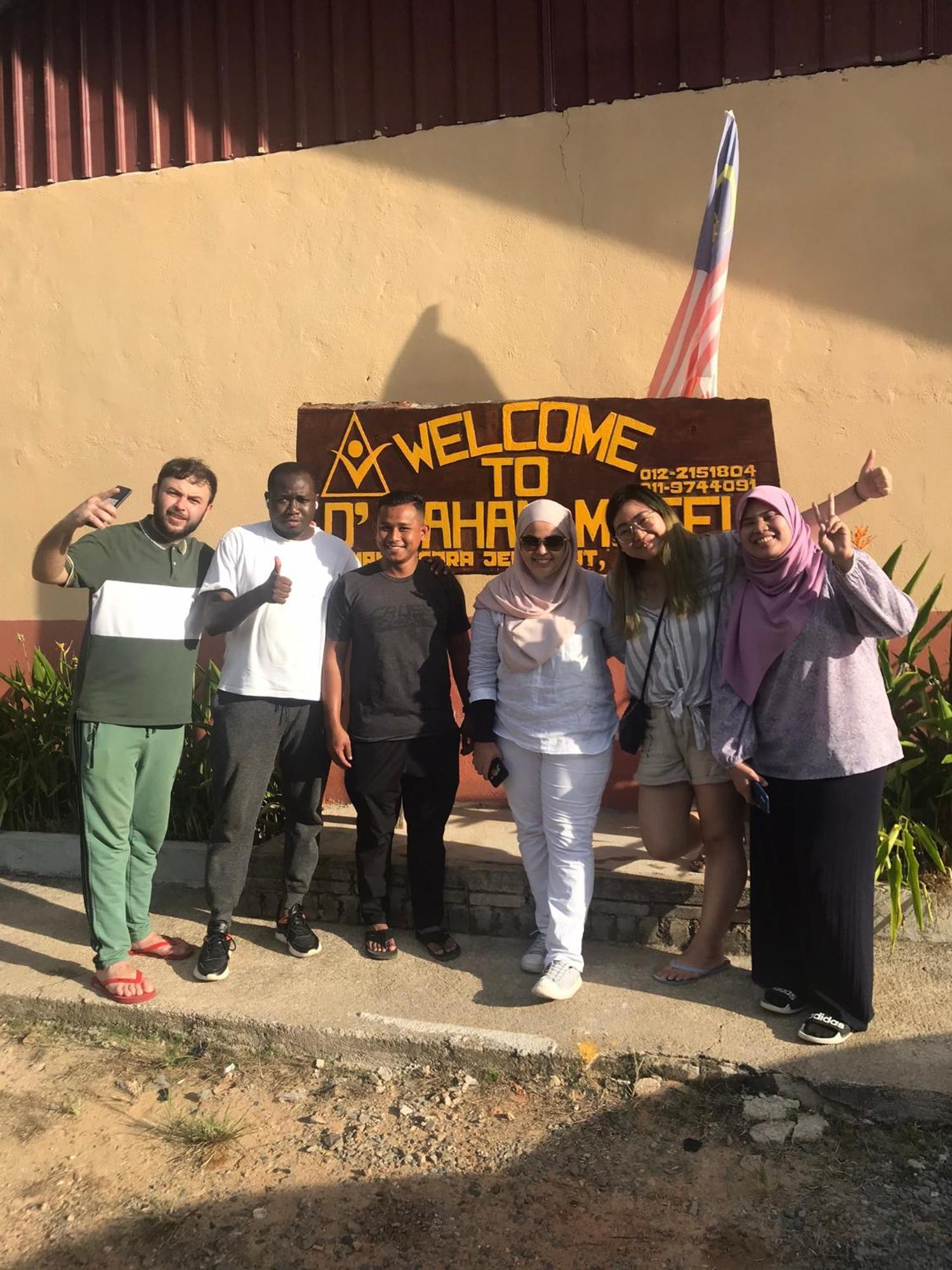 OYO 90618 D'tahan Motel Taman Negara Kuala Tahan Bagian luar foto