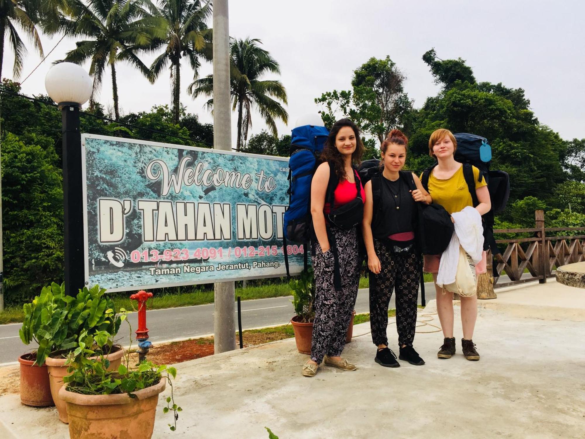 OYO 90618 D'tahan Motel Taman Negara Kuala Tahan Bagian luar foto