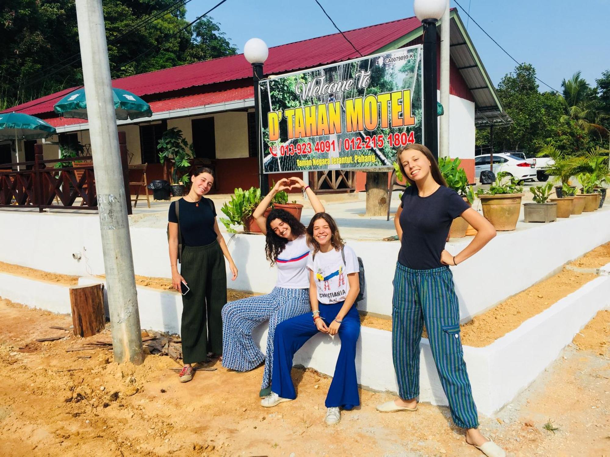 OYO 90618 D'tahan Motel Taman Negara Kuala Tahan Bagian luar foto